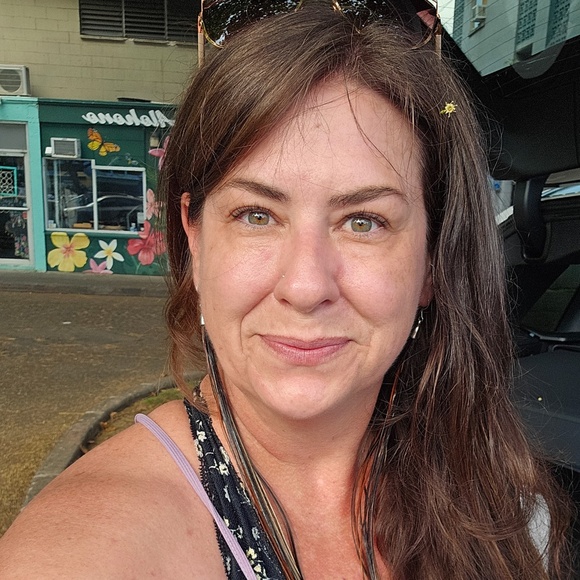 Meet your Posher, Megan - Picture 3 of 3